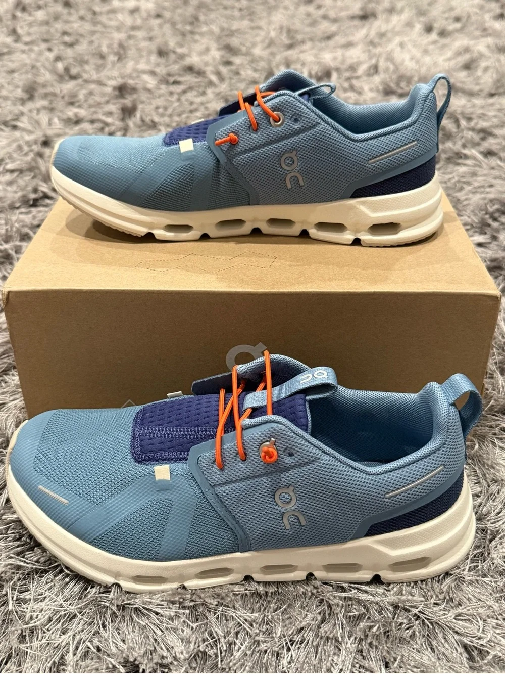 On Cloud Sky Dust Acai. Womens 7 / GS 5.5Y